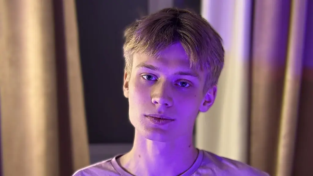 LouieEvans's live cam