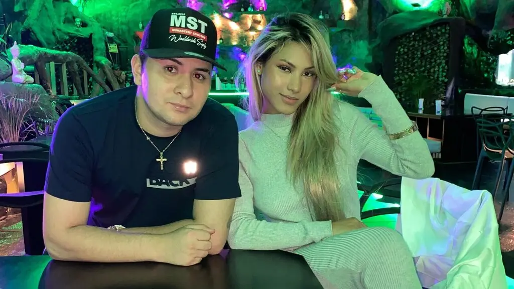 GrayandGreicy's live cam