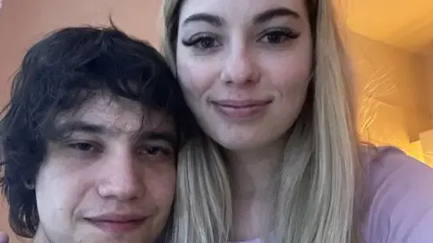 KaliAndGaz's live cam