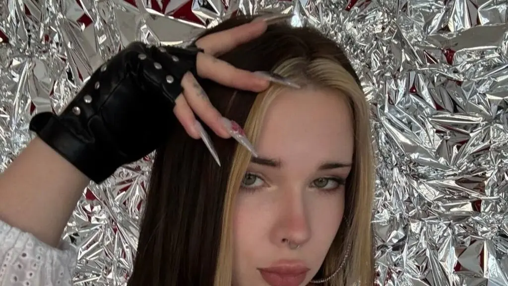 AliceWednesday's live cam