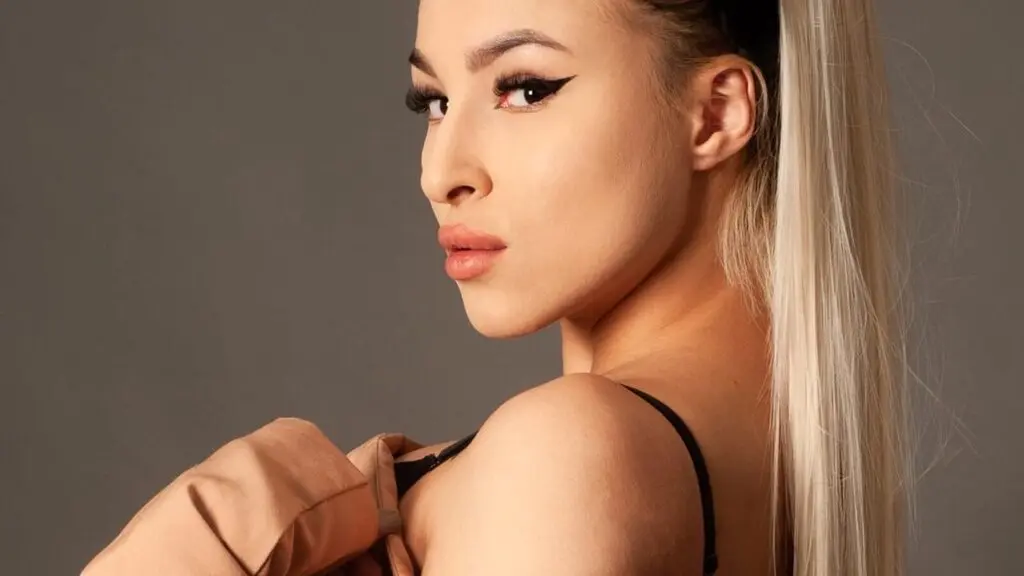 AimeConnors's live cam