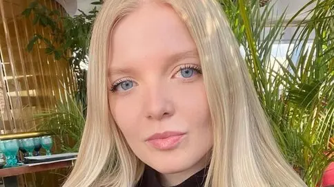 AnnieMavrodi's live cam