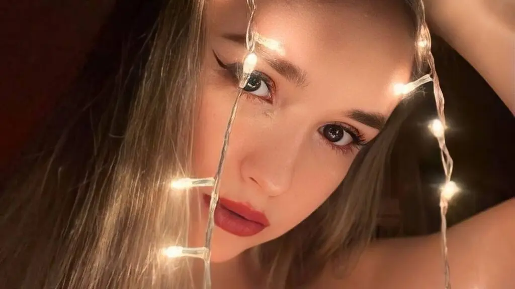 CarinBetsinger's live cam