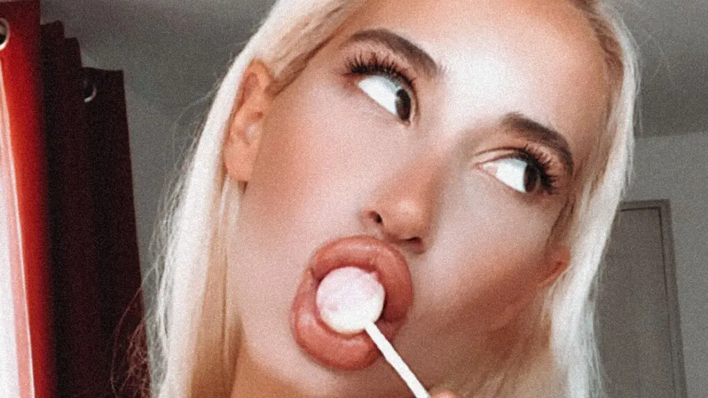 CassieParker's live cam