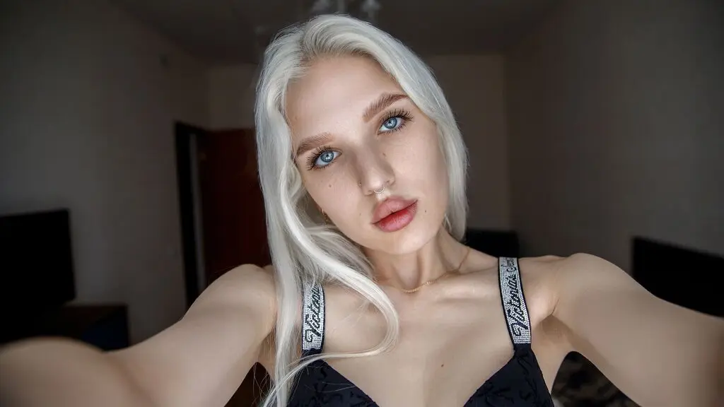 ChloeMarten's live cam