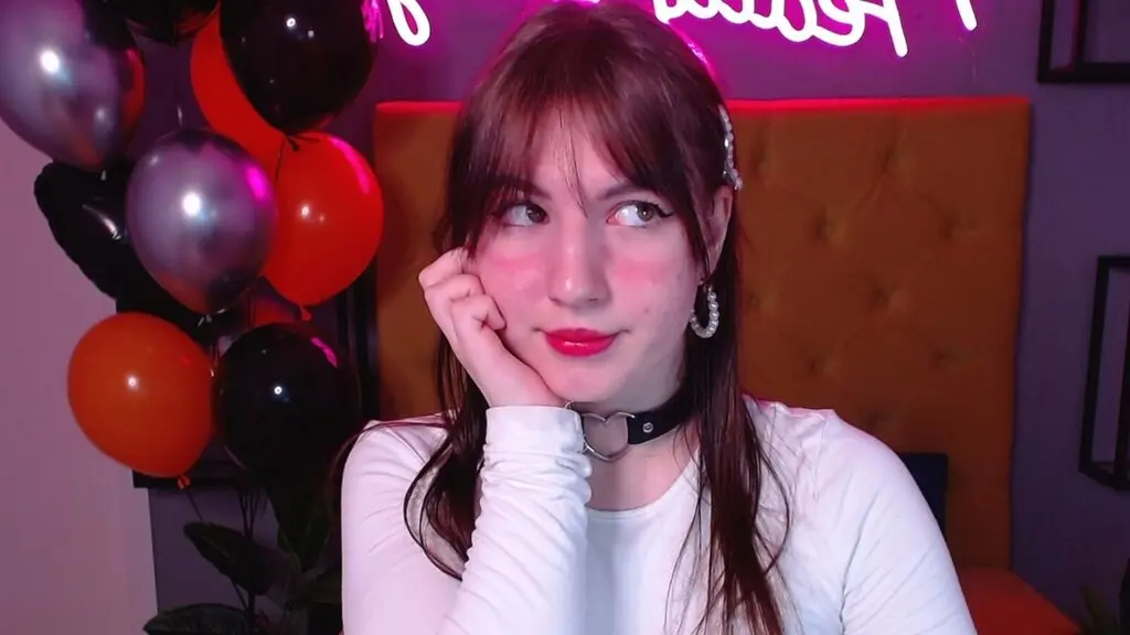 GinnyPhos's live cam