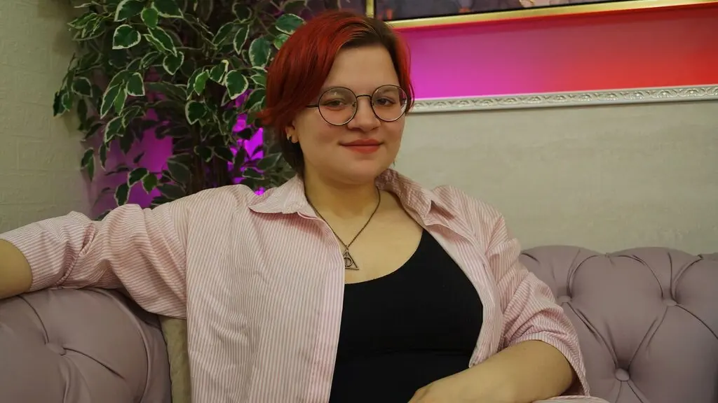 KrisGarsia's live cam