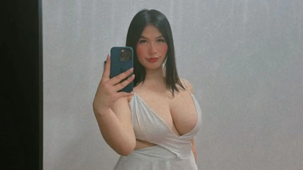 KristtalKey's live cam