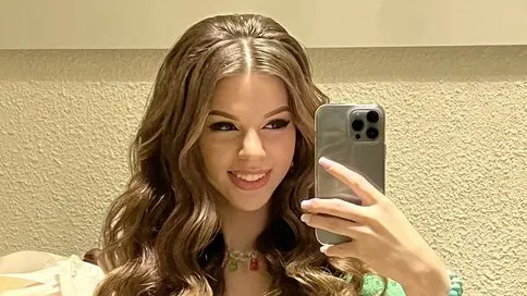 LeonaAlford's live cam