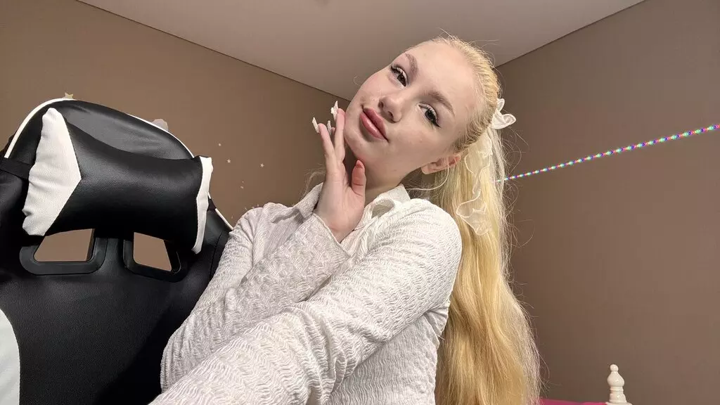 LoissPeach's live cam