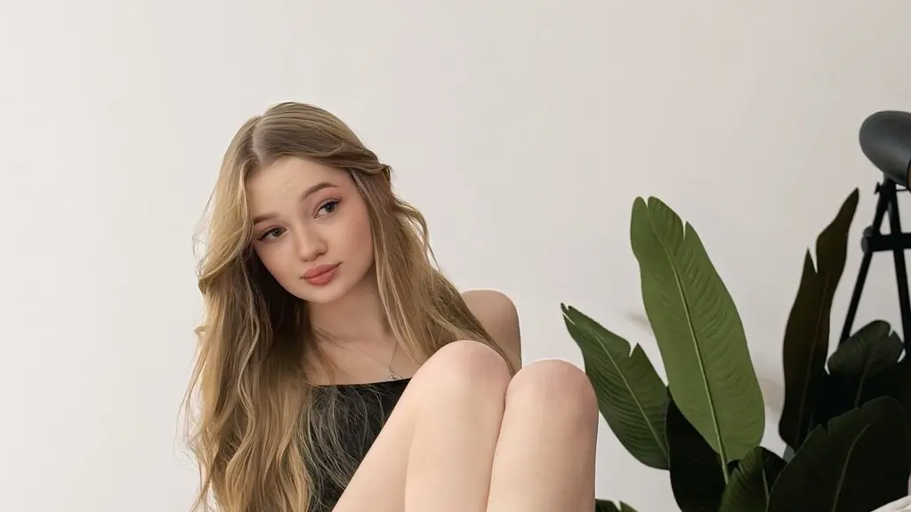 SelinaTorn's live cam