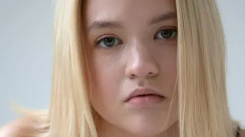 SigneMaxson's live cam