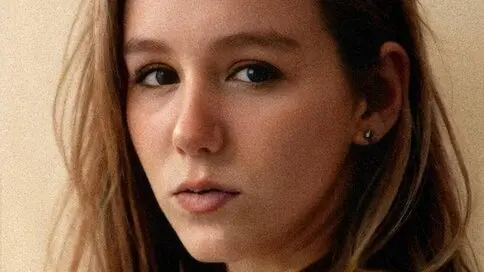 VickiGrotts's live cam