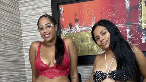 LinaAndLuisa's live cam