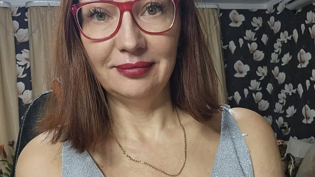 LybavaGold's live cam