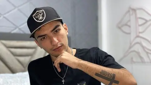 AleekRuiz's live cam